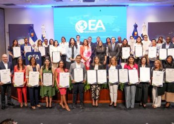 Durante la entrega, 29 empresas renovaron sus certificados, los cuales son revisados cada dos años.