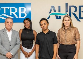 Ana García-Sotoca, directora ejecutiva de la AHRB, destacó que la iniciativa forma parte del programa “Buscando a los futuros líderes del Turismo de La Romana”.