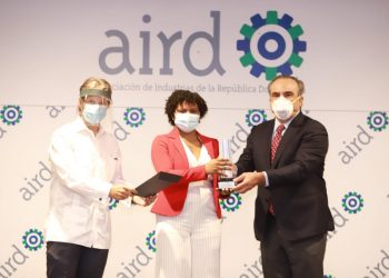 La periodista María del Carmen Guillén recibe el premio.