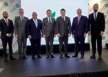 Edgar Morales, Mario Pujols, Fabricio Gómez Mazara, Víctor - Ito - Bisonó, Julio Virgilio Brache, Magín Díaz y Fantino Polanco, durante la presentación de la evaluación.