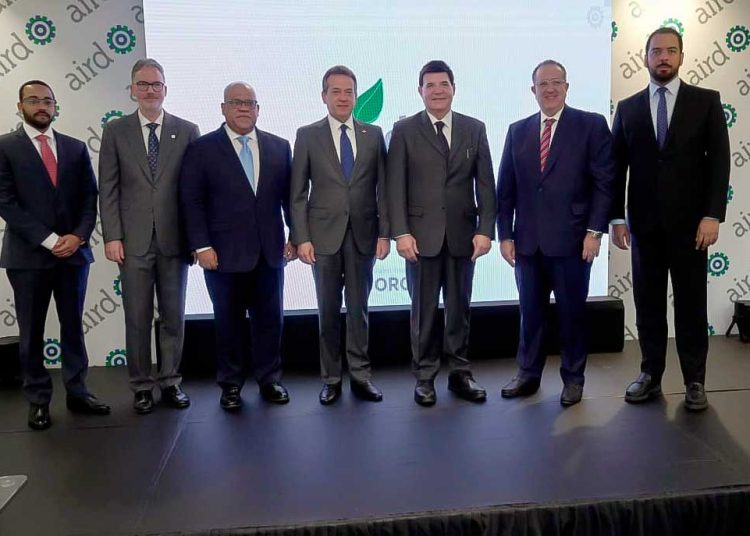 Edgar Morales, Mario Pujols, Fabricio Gómez Mazara, Víctor - Ito - Bisonó, Julio Virgilio Brache, Magín Díaz y Fantino Polanco, durante la presentación de la evaluación.