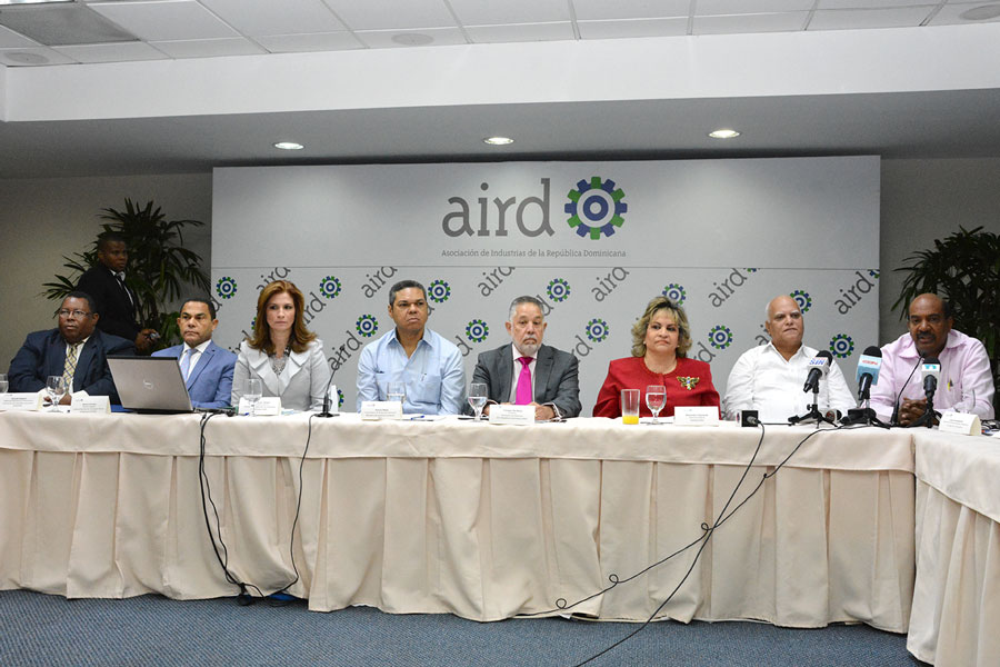 Los industriales y los comerciantes se reunieron para iniciar la mesa de diálogo conjunto./Gabriel Alcántara