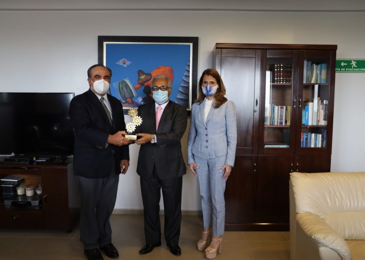 AIRD reconoce a ministro Salud Pública