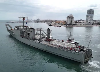 Los dos buques transportan alimentos de primera necesidad destinados a la población civil de la isla, en un viaje marítimo con tiempo estimado de cuatro días.