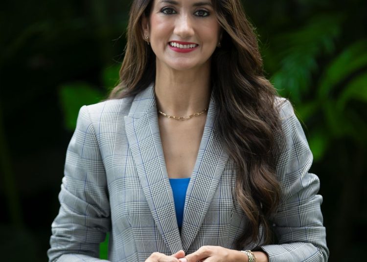 Fiallo ha ocupado posiciones de relevancia como subdirectora general de Contrataciones Públicas (DGCP) y directora de Gabinete del MAP.