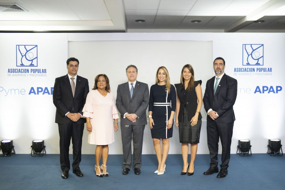 apap neit nivar, nurys marte, gustavo ariza, alina victorio, sofía antor y fabio báez.