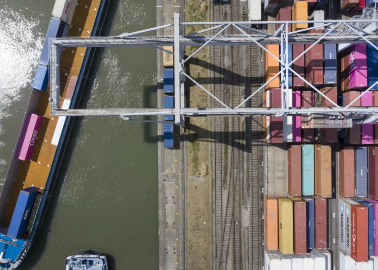 Las exportaciones de cobre peruano enfrentan nuevos aranceles que afectan su competitividad internacional.