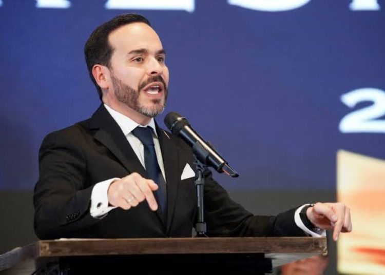 La composición del gabinete cumple con la Ley 2424 de 2024.