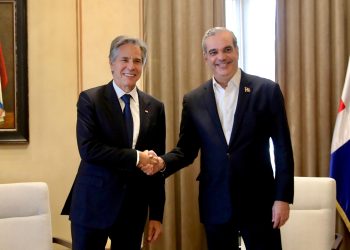 Antony J. Blinken y Luis Abinader se reúnen en privado.