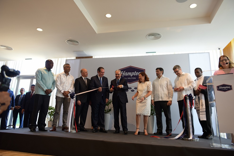 acto de apertura hampton by hilton