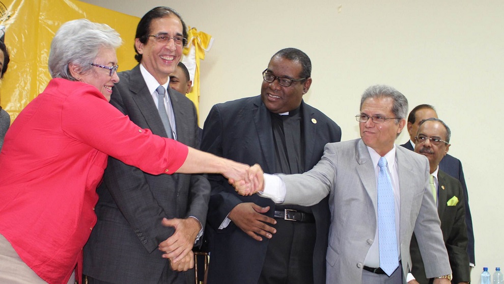 acuerdo gobierno y medicos