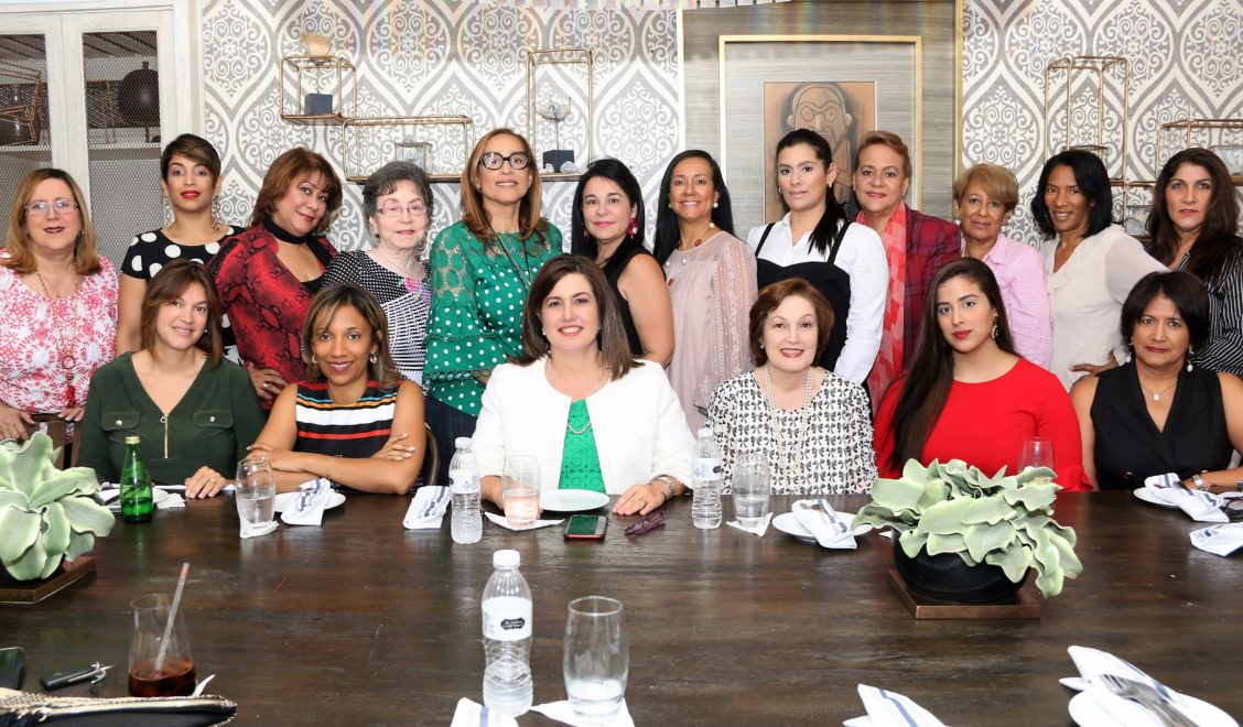 adesinc. lucile houellemont junto a ejecutivas de empresas de vigilancia privada