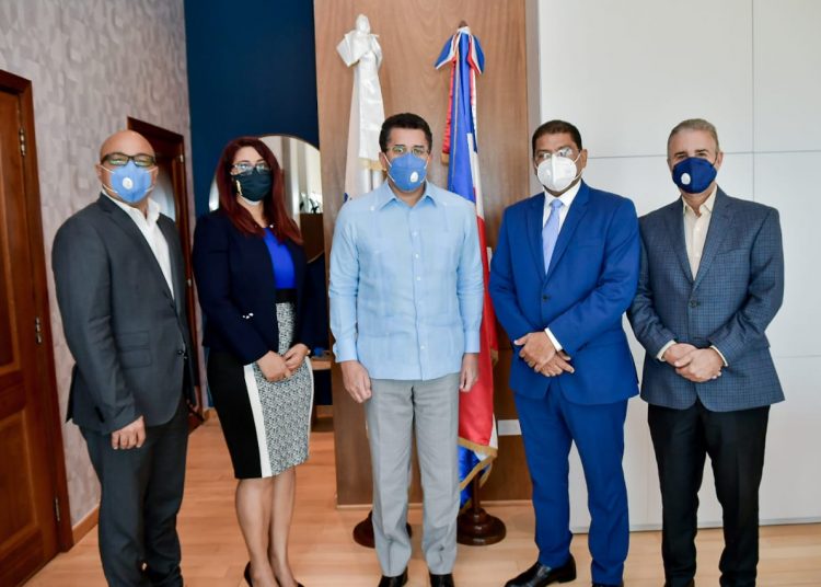Jairon Severino,  Yenny Polanco Lovera, David Collado, José María Reyes y Luis José Chávez.
