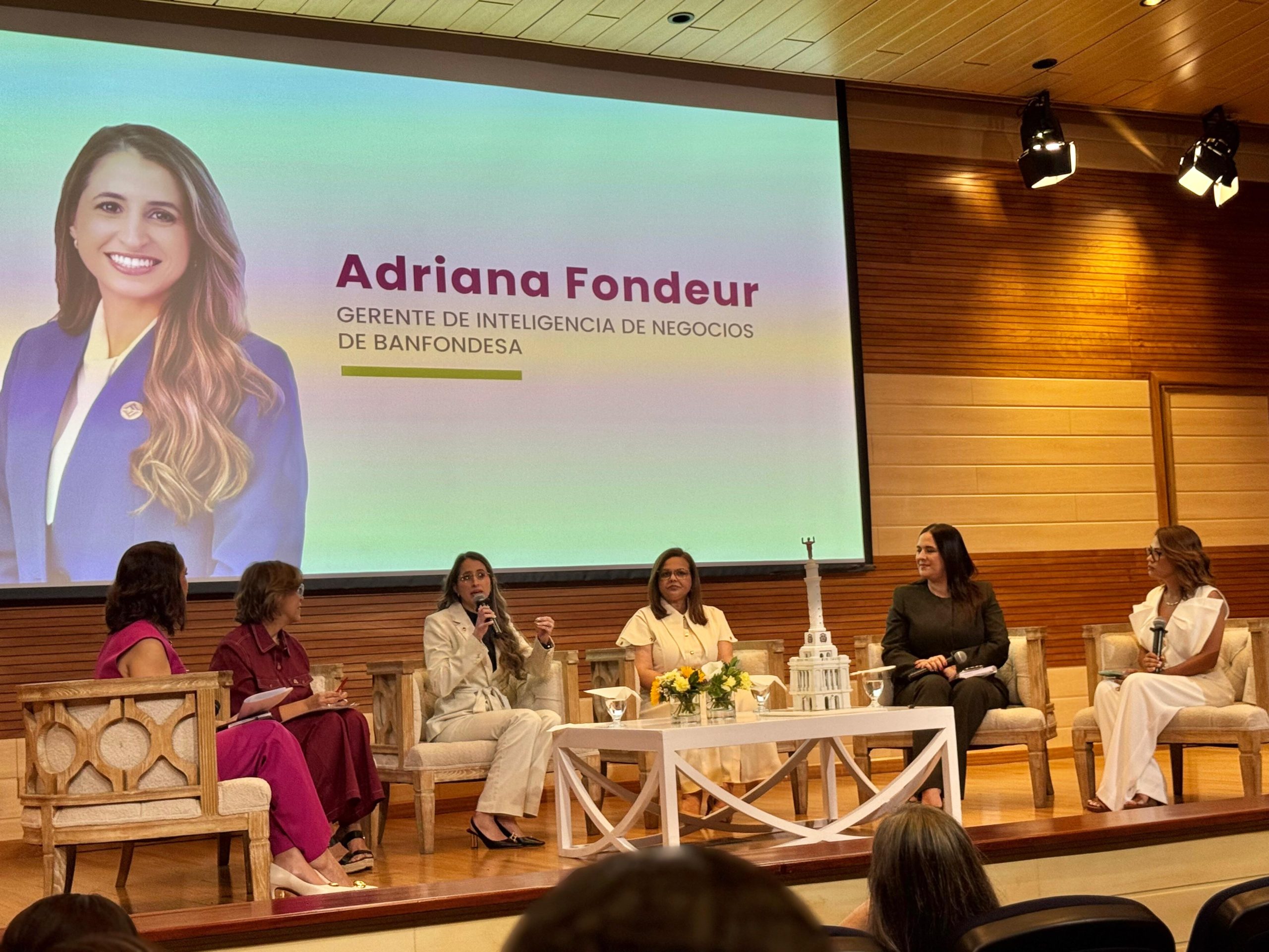 Banfondesa: Falta de historial y de garantías reales persiste como desafío para el crédito de las microempresarias