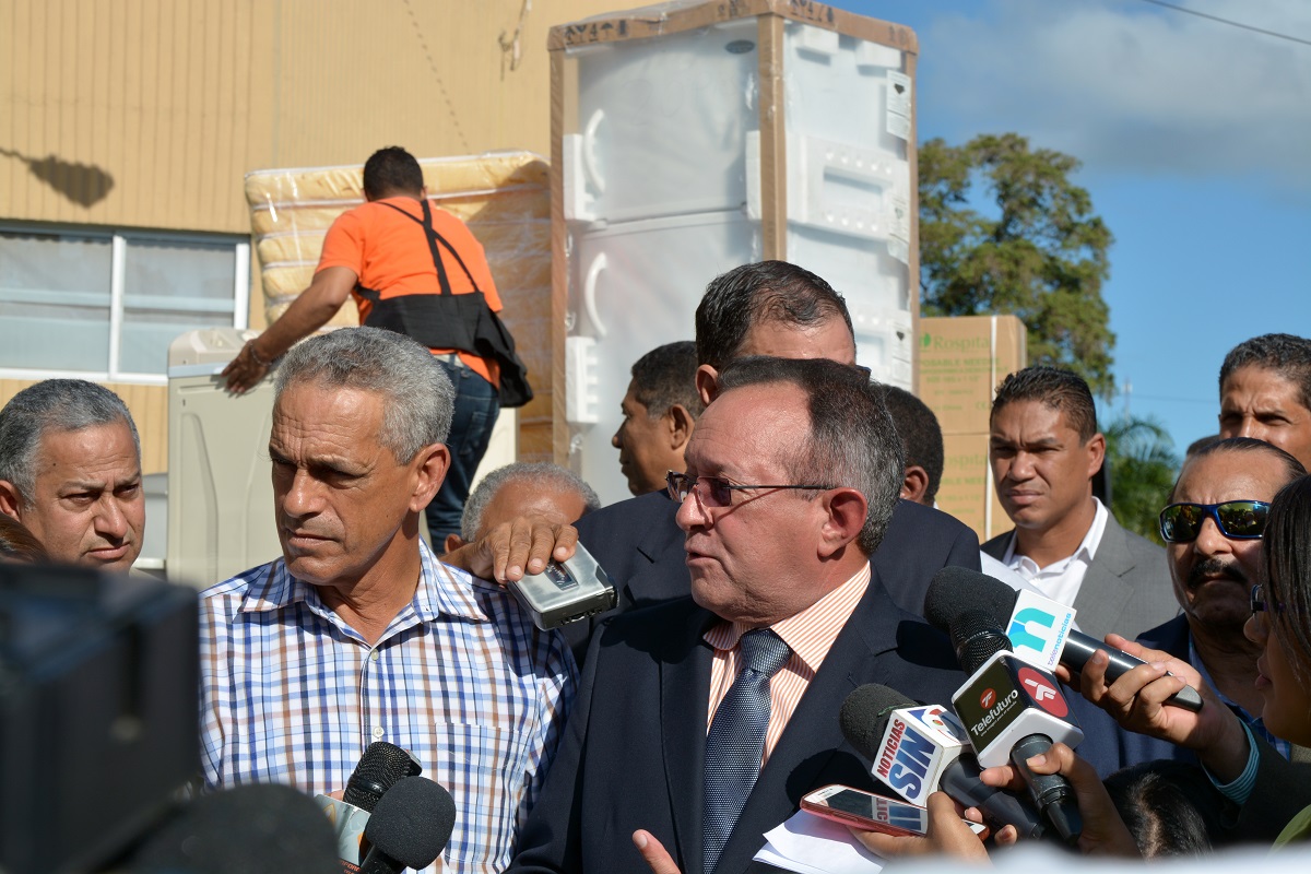 El ministro de Agricultura, Ángel Estévez, prometió que el gobierno seguirá su lucha contra estas enfermedades. Foto: LÉSTHER ÁLVAREZ