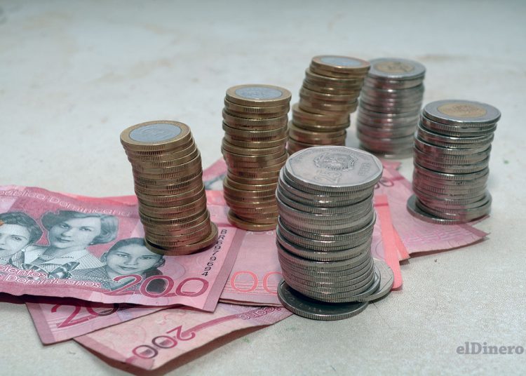 Las estadísticas establecen que las tasas de interés más altas las tienen las tarjetas y los créditos comerciales bajo la modalidad de microcrédito. - Fuente externa.