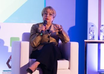 Kirsis Jáquez, presidente ejecutiva de la Adafp, se refiere a las inversiones del fondo de pensiones, durante foro. - Fuente externa.