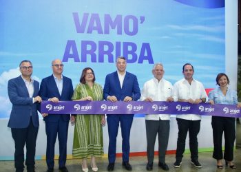 Alberto Cruz, Igor Rodriguez, Bernanda Franco, Victor Pacheco, Roberto Henriquez, Giovanni Rainieri y Alexandra Malvezin.