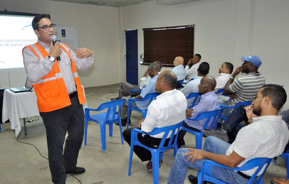 alberto potes se dirige a los proveedroes