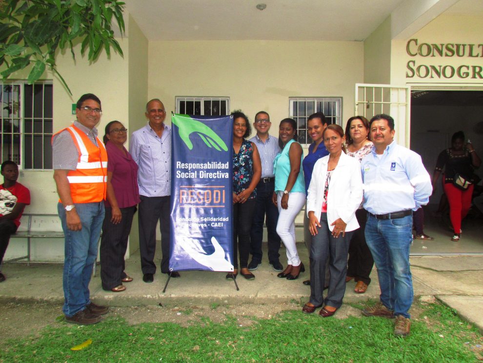 alberto potes y wilson roa, junto al director hospital, rafael alburquerque, y los directivos de caei, edgar espinal y jacqueline vásquez