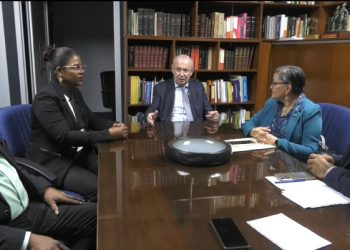 El experto en derecho laboral apunta que contratación dispuesta por decisión unilateral corre el riesgo de ser impugnada ante la OIT.