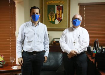 Hugo Beras y monseñor Benito Ángeles.