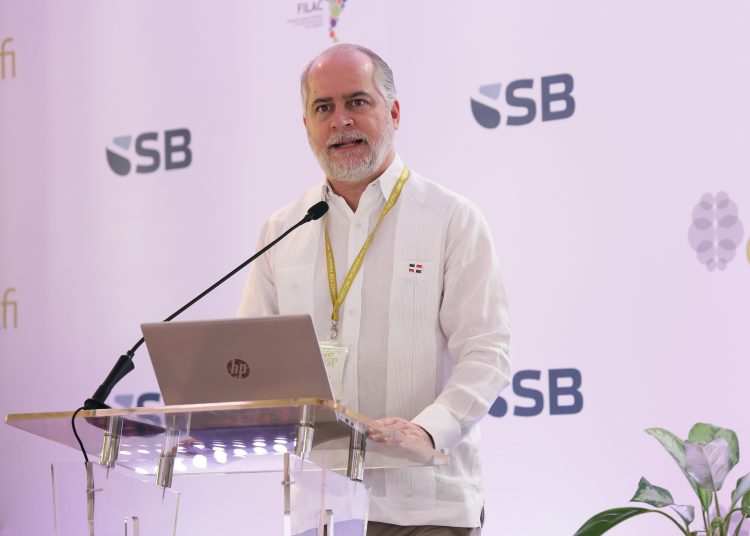 Alejandro Fernández W., superintendente de Bancos - Fuente externa.
