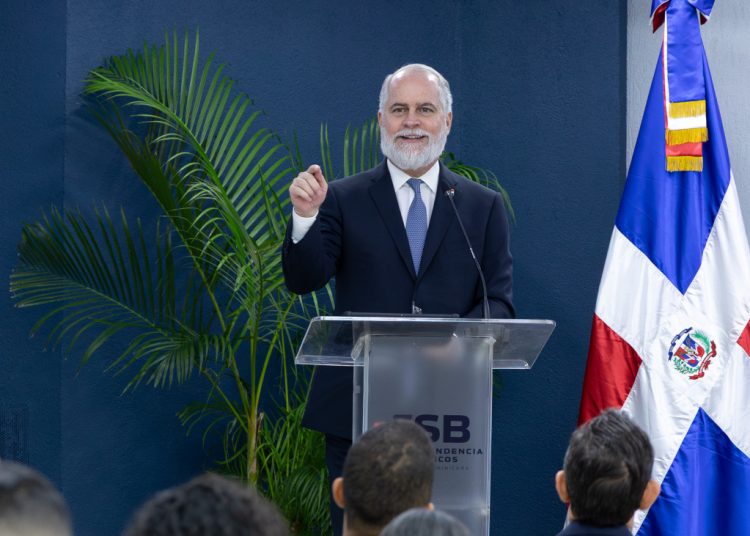 En materia de protección a los usuarios financieros, el titular de la SB mencionó la atención de 3,820 reclamaciones en el primer semestre de este año.