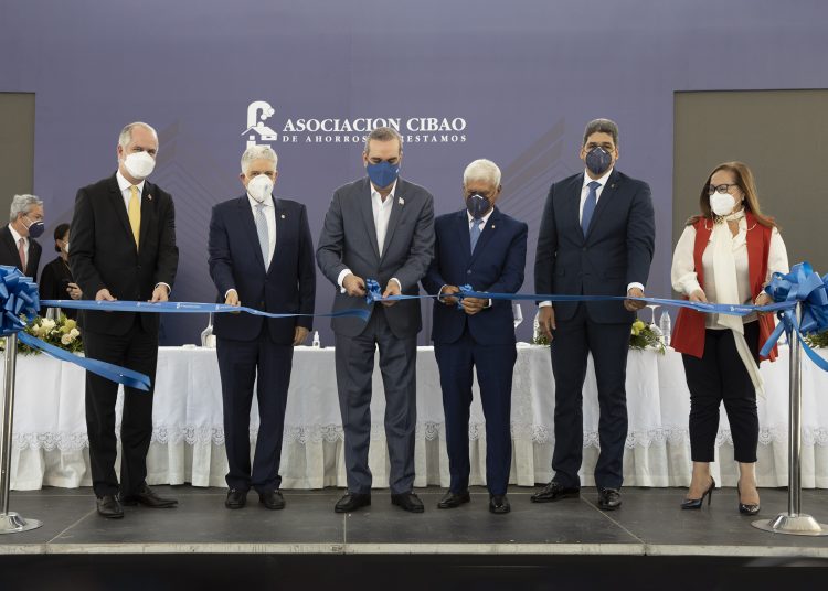 Alejandro Fernández, Eduardo Estrella, Luis Abinader, Rafael Genao, José L. Ventura y Rosa Santos.