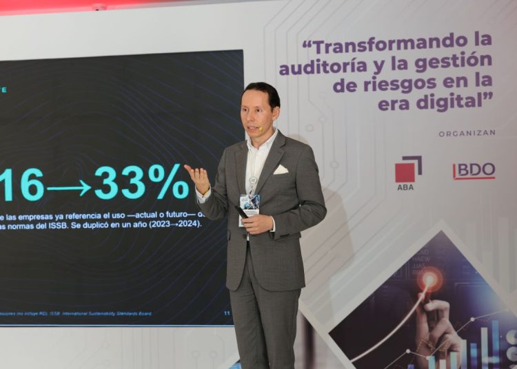 Alejandro Wilches señala que tendencia internacional apunta a integrar información financiera y de sostenibilidad.