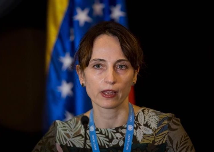 Alena Douhan ofrece declaraciones a periodistas durante una rueda de prensa en Caracas, Venezuela. | Miguel Gutiérrez, EFE.