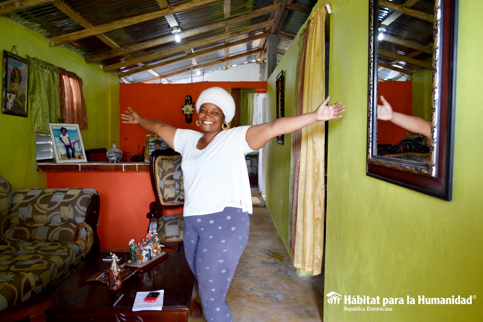 alexandra santana beneficiada con reparación de vivienda