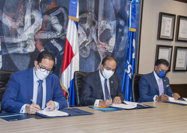 El Fideicomiso Pro-Pedernales fue firmado por Sigmund Freund, director ejecutivo de la Dirección General de Alianzas Público Privadas; Samuel Pereyra, administrador general de Banreservas y presidente del Consejo de Fiduciaria Reservas, y Andrés Vander Horst, gerente general de Fiduciaria Reservas.