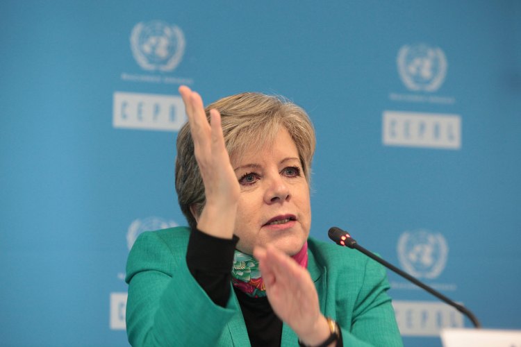 Fotografía de la secretaria ejecutiva de la Comisión Económica para América Latina y El Caribe (Cepal), Alicia Bárcena, durante una entrevista con Efe, en Ciudad de México. | Sáshenka Gutiérrez, EFE.