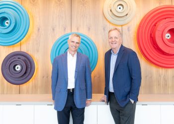 Robert Isom será CEO a partir del 31 de marzo de 2022 y  

Doug Parker continuará como presidente del Consejo de American