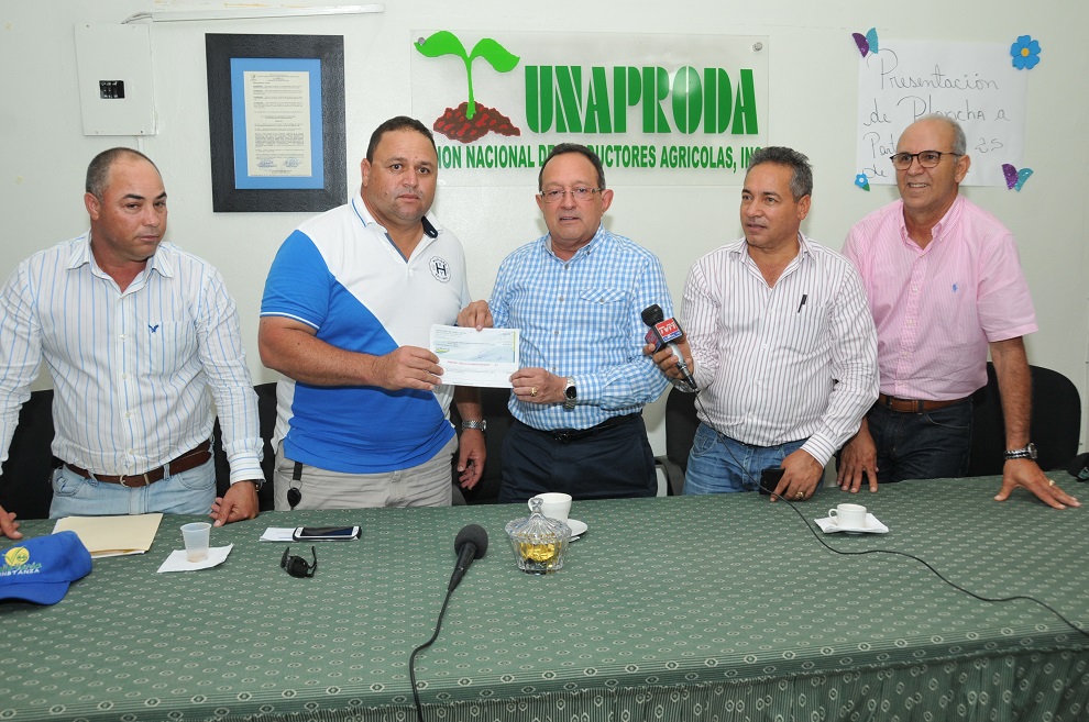 angel estevez y productores de constanza