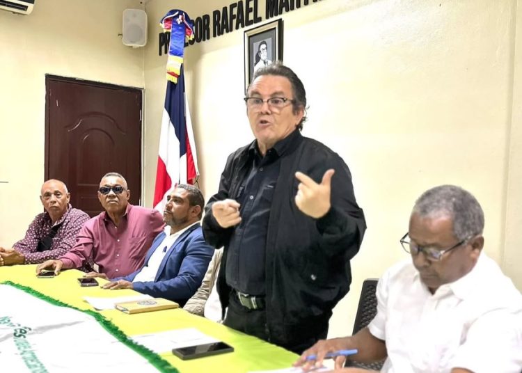 Muchos realizan estas labores con salarios bajos, poca estabilidad en el empleo y sin pensiones dignas.