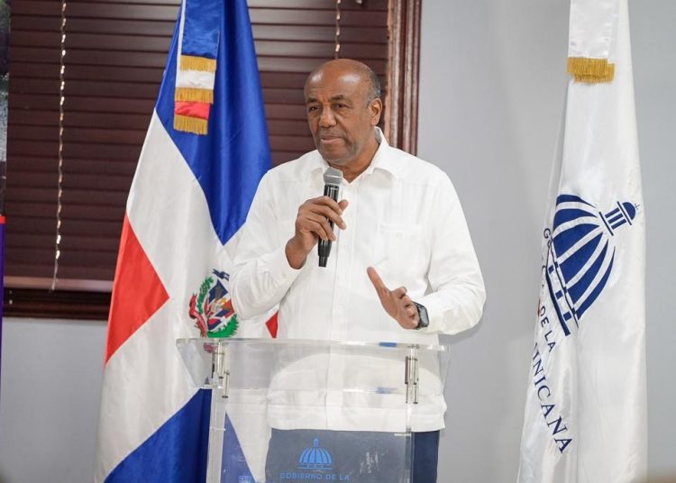 Antonio Almonte Ministro del MEM. Fuente externa.