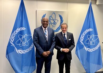 Ministro de Energía y Minas, Antonio Almonte, junto a Rafael Mariano Grossi, director general del OIEA, en Viena. - Fuente externa.