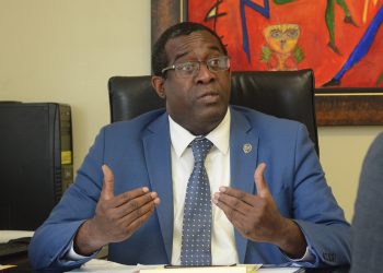 Señala que entre los principales retos económicos están incrementar los niveles de inversión pública y fortalecer las finanzas públicas.