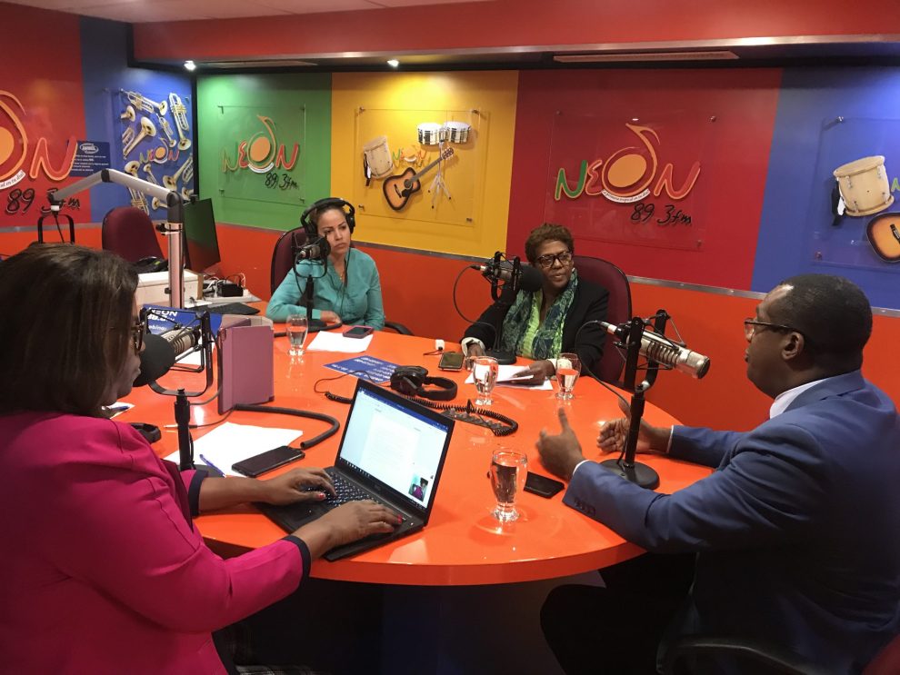 antonio ciriaco junto a periodistas