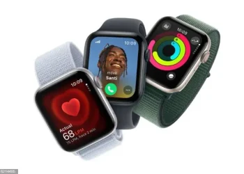 Éste también ha indicado que, aparte de añadir un nuevo material al dispositivo, se espera que este 'smartwatch' con funcionalidades esenciales dé "un salto" de procesador, teniendo en cuenta que la versión anterior se presentó en 2022.