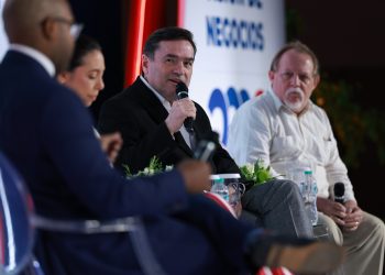 Armando Rodríguez explicó que los proyectos de generación eléctrica requieren años de planificación antes de entrar en operación.