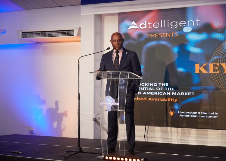 Aubyn Hill, ministro de Industria, Inversión y Comercio de Jamaica - Fuente externa.