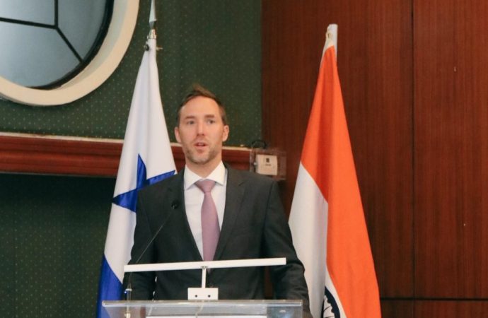augusto arosemena, ministro comercio e industria