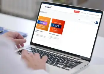El programa de seis meses incluye acceso ilimitado a una biblioteca virtual con más de 13,000 cursos.