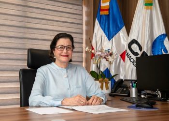 Aura Celeste Fernández destacó que el reglamento moderniza la gestión del seguro y mejora el acceso a sus beneficios.