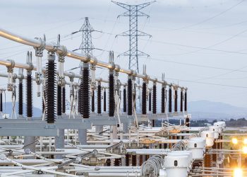 De los tres grandes sectores en los que la ONE divide el indicador, el que más aumentó su producción en enero y febrero fue el de producción y suministro de electricidad. - Fuente externa.