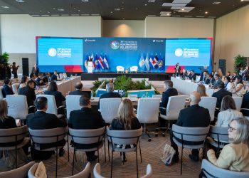 Talent Up arranca con compromiso inicial de más de 60,000 becas para desarrollar habilidades digitales.