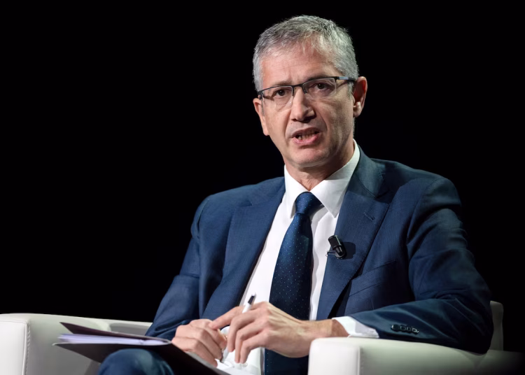 Pablo Hernández de Cos explica que desglobalización y aumento de tensiones geopolíticas han generado efectos divergentes sobre precios y crecimiento.